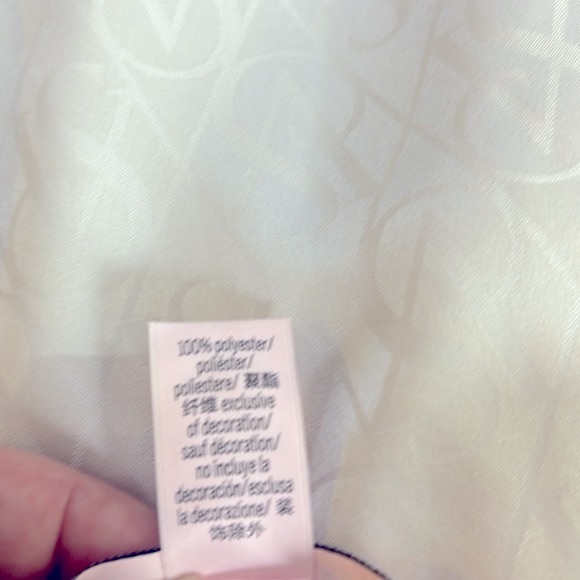 NEW! Victoria’s Secret creamy white top - Picture 7 of 8